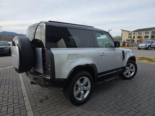 2024 Land Rover Defender P400 X-Dynamic SE