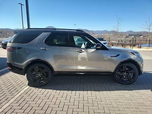 Silicon Silver 2025 Land Rover Discovery P360 Dynamic SE