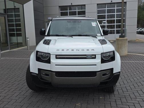 2025 Land Rover Defender P400 X-Dynamic SE