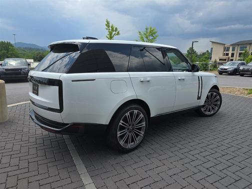 2025 Land Rover Range Rover P400 SE
