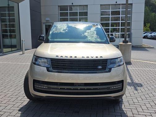 2025 Land Rover Range Rover P550e SE