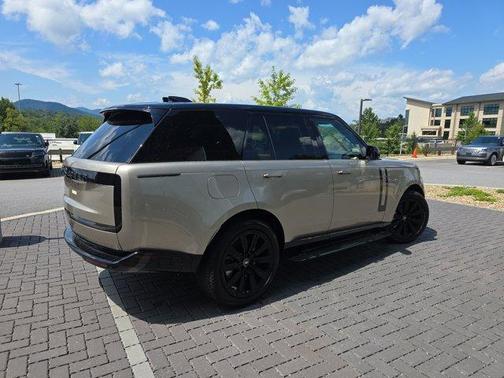2025 Land Rover Range Rover P550e SE