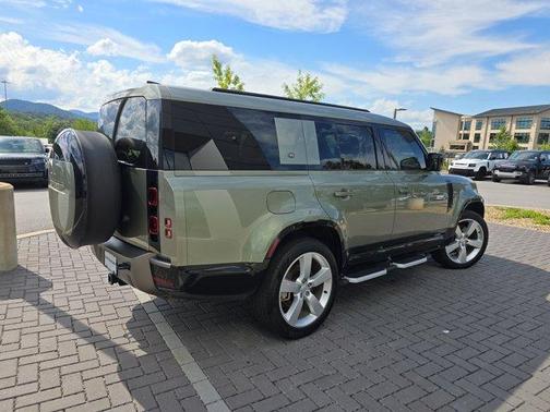 2024 Land Rover Defender P400 X-Dynamic SE