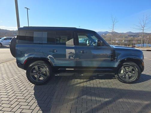 2026 Land Rover Defender 110 X-Dynamic SE