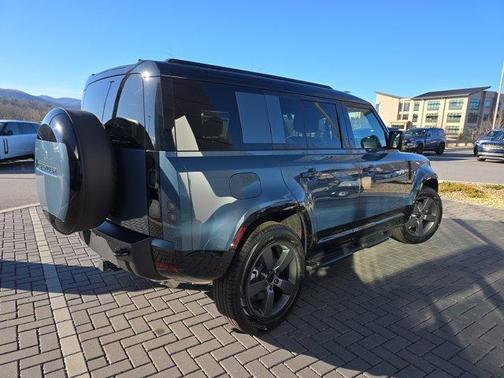 2026 Land Rover Defender 110 X-Dynamic SE