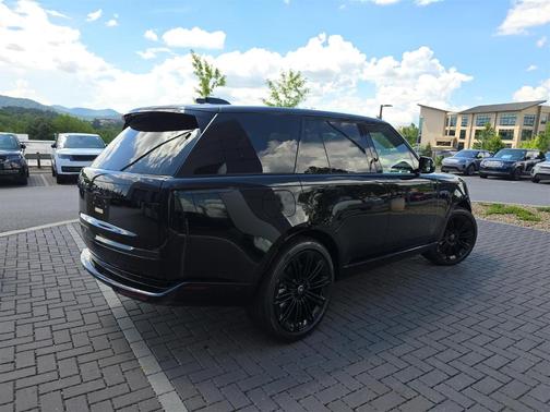 2025 Land Rover Range Rover P530 SE