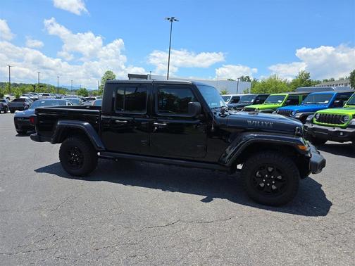 2022 Jeep Gladiator Sport