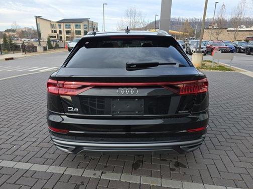 2022 Audi Q8 55 Premium Plus