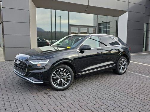 2022 Audi Q8 55 Premium Plus