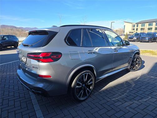 2024 BMW X5 M60i