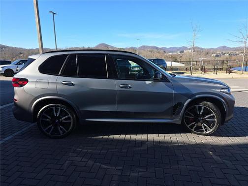 2024 BMW X5 M60i