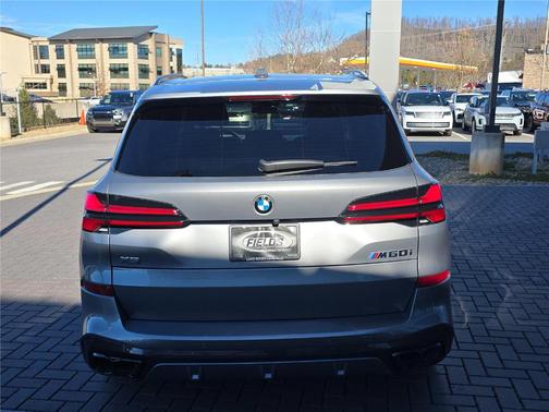 2024 BMW X5 M60i