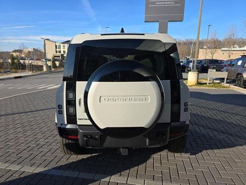 2026 Land Rover Defender 110 X-Dynamic SE