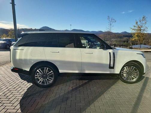 2025 Land Rover Range Rover P530 SE