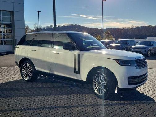 2025 Land Rover Range Rover P530 SE