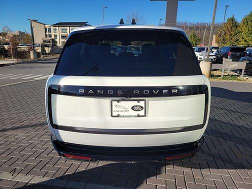 2025 Land Rover Range Rover P530 SE