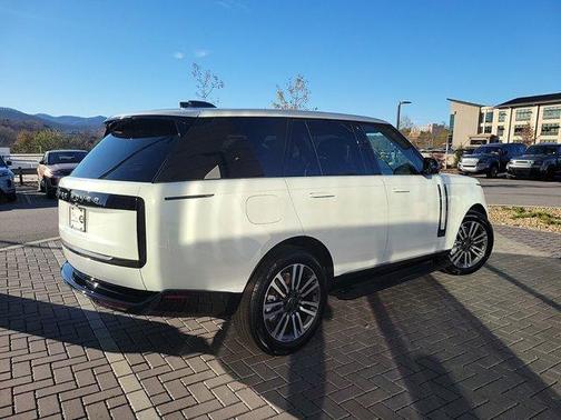 2025 Land Rover Range Rover P530 SE