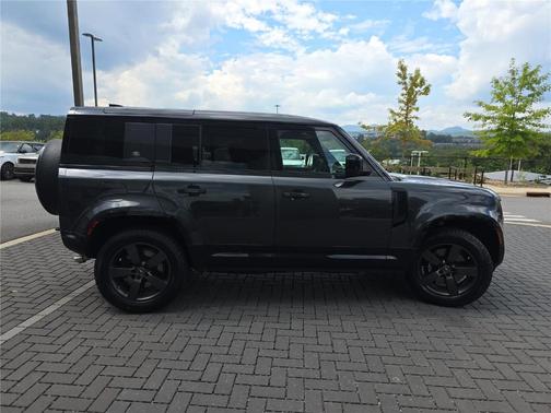 2023 Land Rover Defender 110 V8