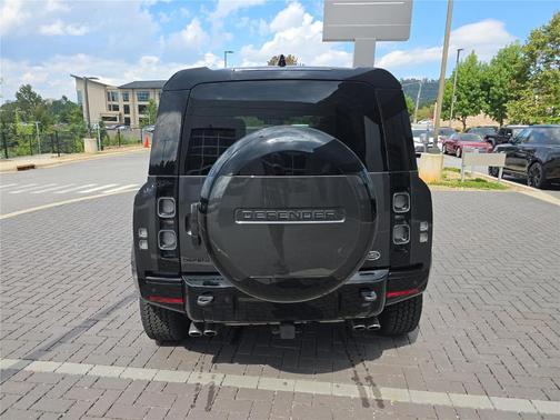 2023 Land Rover Defender 110 V8
