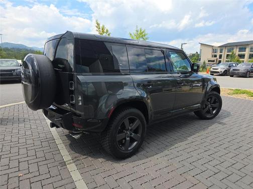 2023 Land Rover Defender 110 V8
