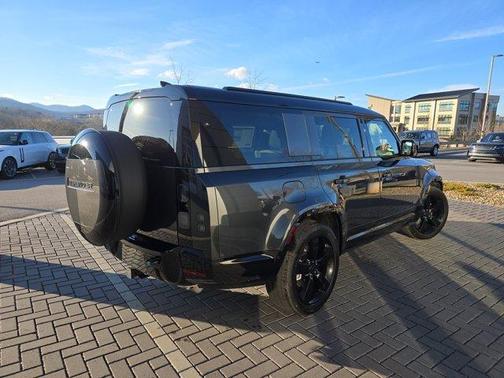 2026 Land Rover Defender 130 X-Dynamic SE