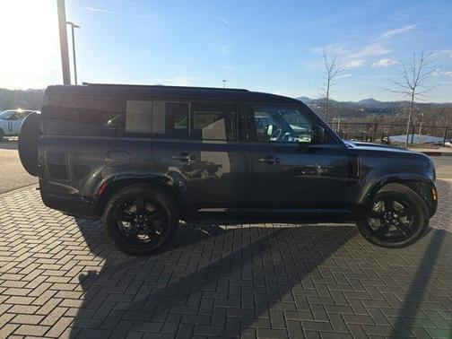 2026 Land Rover Defender 130 X-Dynamic SE