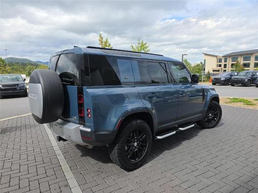 2023 Land Rover Defender 110 SE