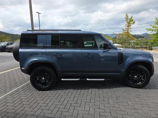 2023 Land Rover Defender 110 SE