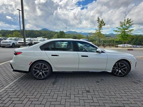 2024 BMW 740 i