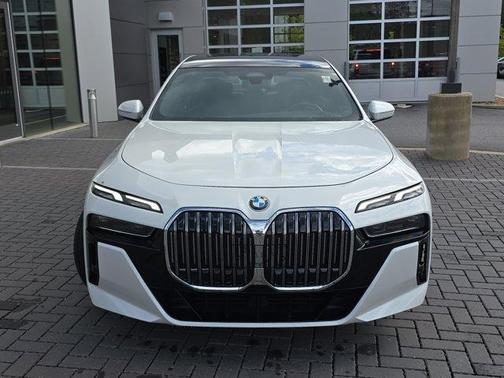 2024 BMW 740 i