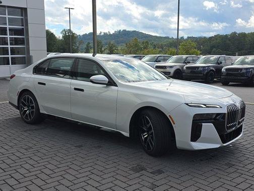 2024 BMW 740 i
