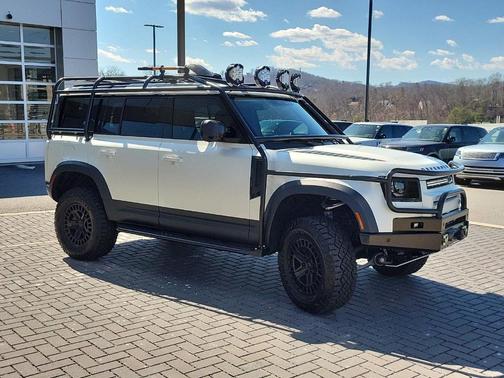 2024 Land Rover Defender P300