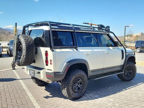 2024 Land Rover Defender P300