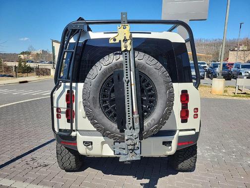2024 Land Rover Defender P300