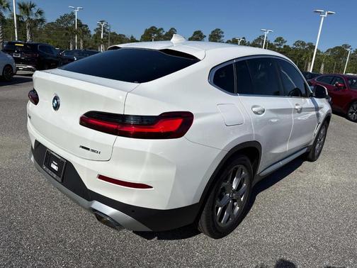 2023 BMW X4 xDrive30i