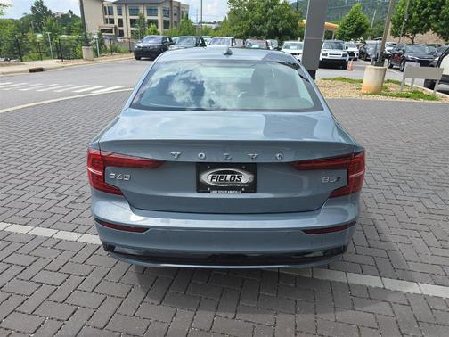 2024 Volvo S60 B5 Core Dark Theme