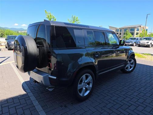 Carpathian Grey 2024 Land Rover Defender P500 SE