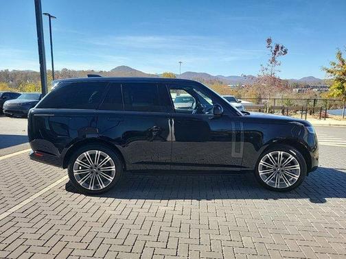 2025 Land Rover Range Rover P530 SE