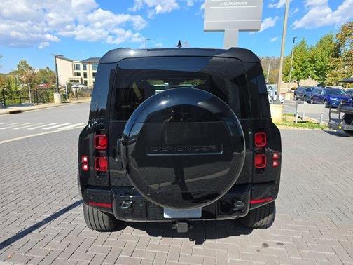 2025 Land Rover Defender P400 X-Dynamic SE