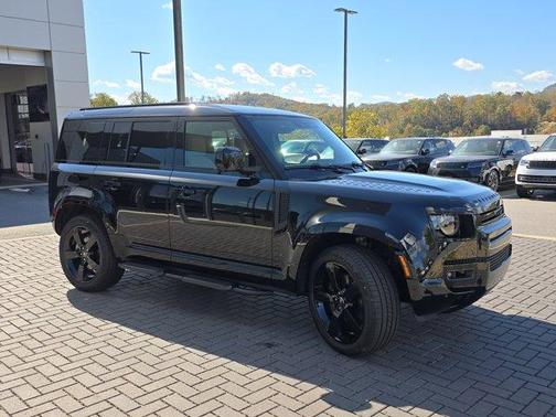 2025 Land Rover Defender P400 X-Dynamic SE