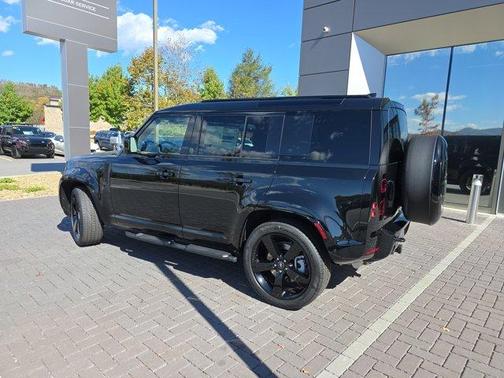 2025 Land Rover Defender P400 X-Dynamic SE