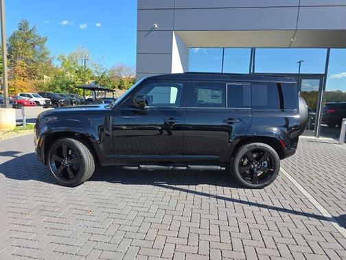 2025 Land Rover Defender P400 X-Dynamic SE