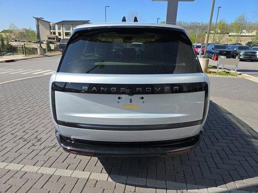 2025 Land Rover Range Rover P530 SE