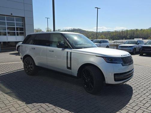 2025 Land Rover Range Rover P530 SE