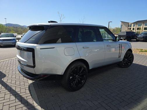 2025 Land Rover Range Rover P530 SE