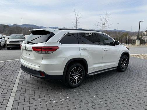 2017 Toyota Highlander SE