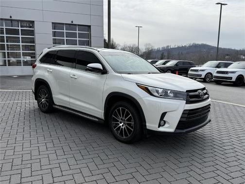 2017 Toyota Highlander SE
