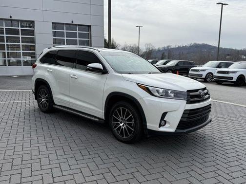 2017 Toyota Highlander SE