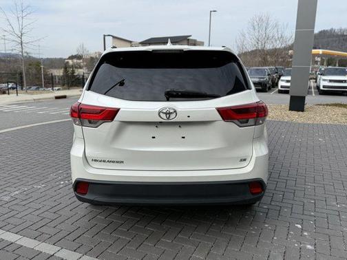2017 Toyota Highlander SE
