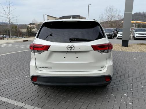2017 Toyota Highlander SE